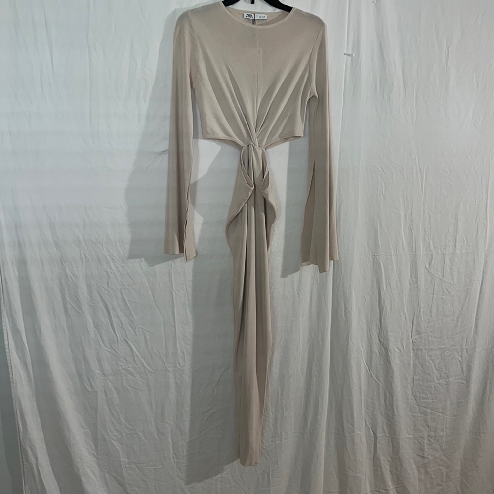 Women’s Zara Dress size medium color is beige